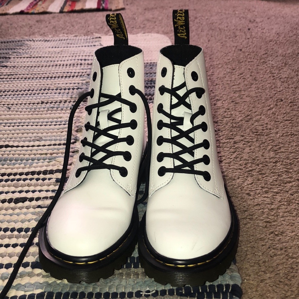 White Dr. Martens LUANA US L 7